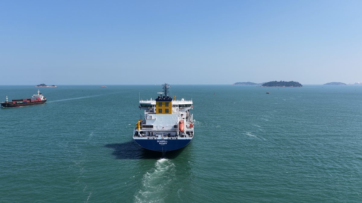 Stern view of Seabrill at sea